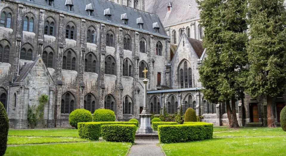 Herbes sauvages, onguents et retraite à l'abbaye de Maredsous